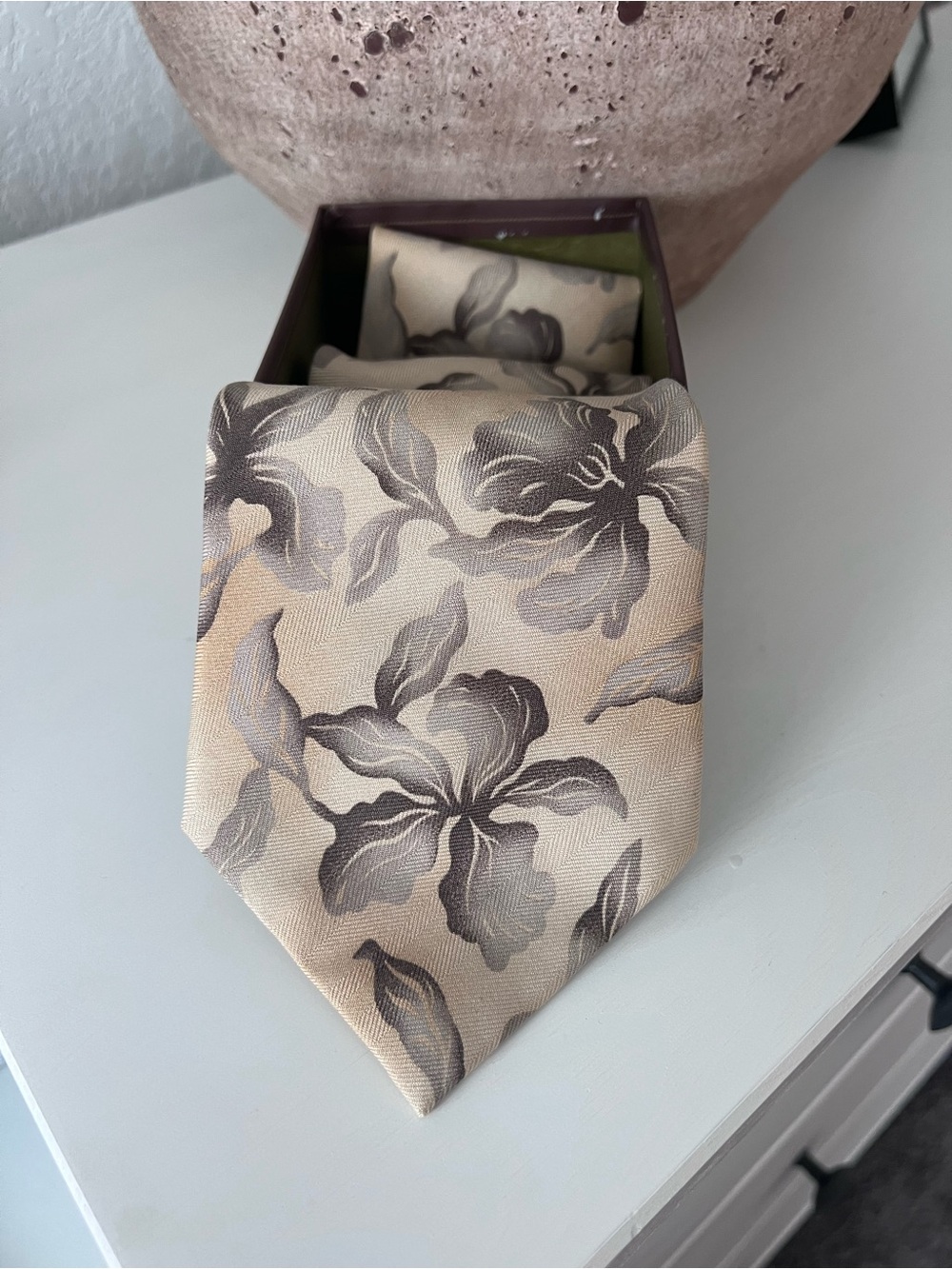Tommy Bahama 100% Silk Floral Necktie NWT